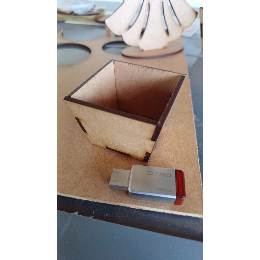Vasinho (cachepô) em mdf