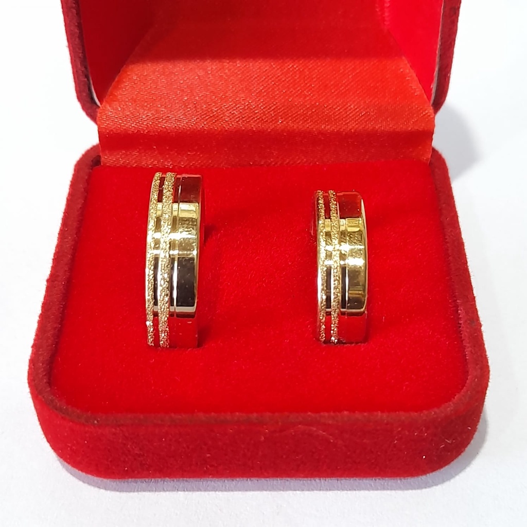 Par De Aliança Noivado Casamento 2 Frisos Brilhantes 6mm Aço Inox Banhada a Ouro