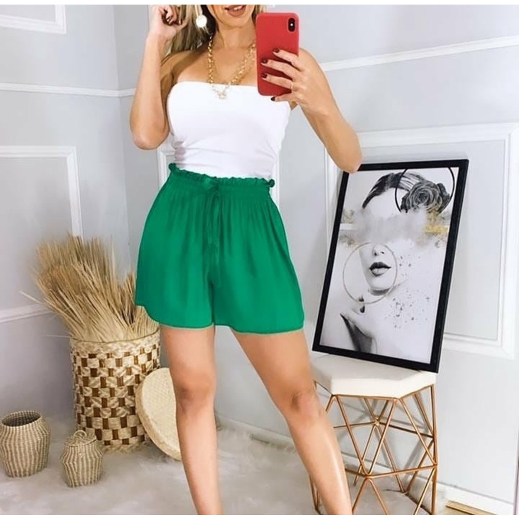 Shorts feminino viscolinho Verde Bandeira Bermuda com elástico na cintura e bolso lateral
