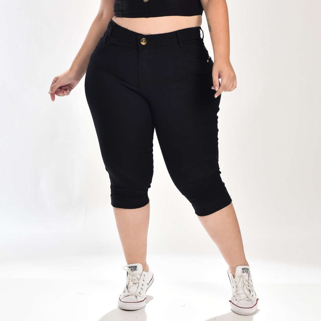 Calça jeans feminina plus size modelo capri com elastano cintura alta confortável alta elasticidade