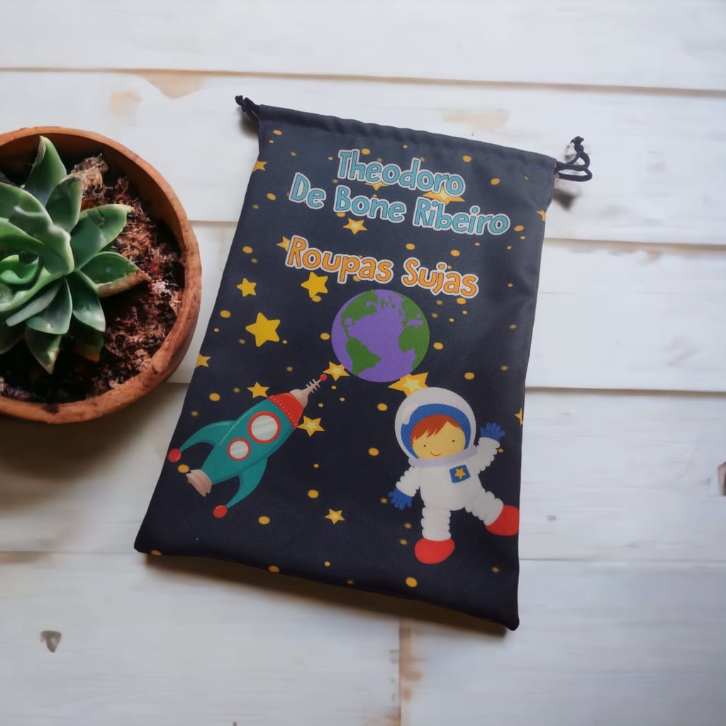 Saquinho organizador para Roupa Suja ASTRONAUTINHA PERSONALIZADO COM O NOME DA CRIANÇA em Oferta na Shopee