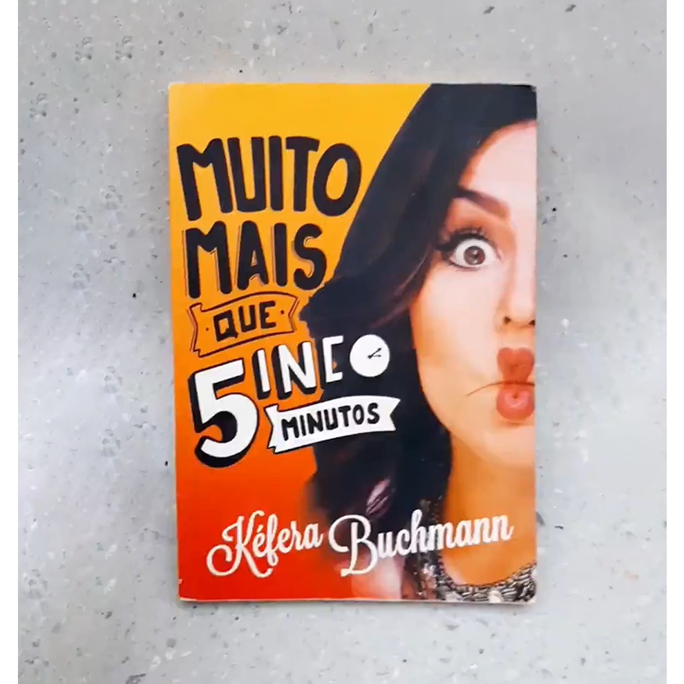 Livro Muito mais que 5 minutos - Kéfera Buchmann Youtuber Internet