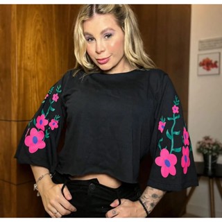 Blusa cropped de manga com detalhes t- shirts tendencia moda feminina