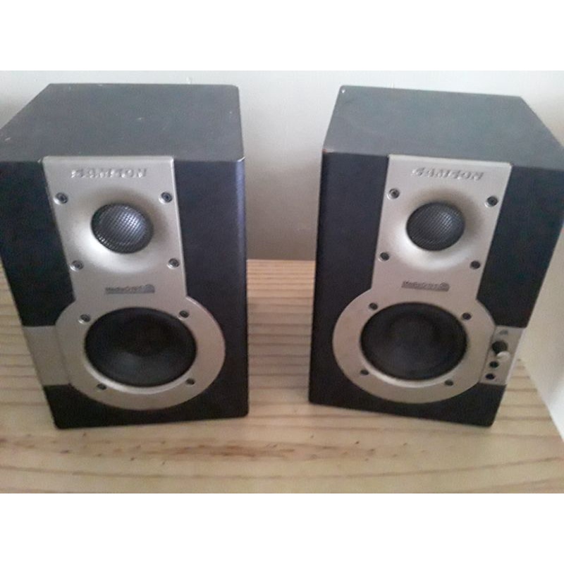 Samson Media One 3a Studio  Monitor's Speakers Set conjunto de monitores compactos e versáteis(Importada)