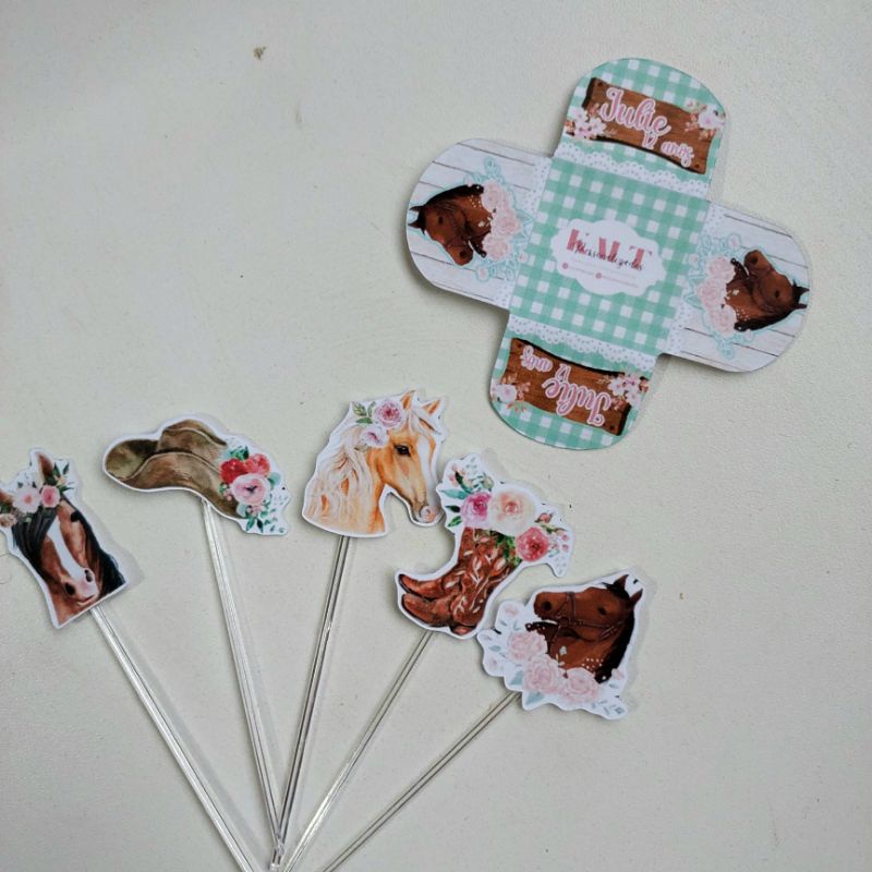 Kit 50 Toppers + 50 Forminhas Pétala para Docinhos tema HARAS CAVALOS MENINA (Fazemos em todos os temas)