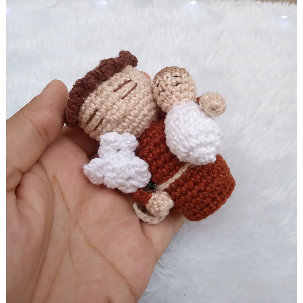 Mini Santo Antônio de Amigurumi * 1 PEÇA A PRONTA ENTREGA