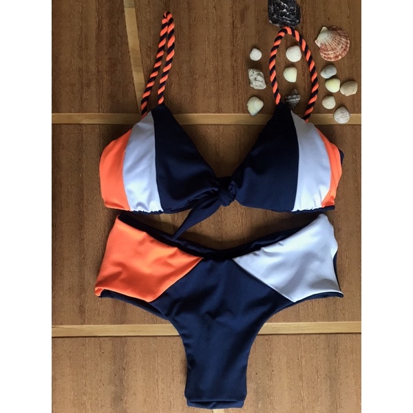 Biquíni todo dupla face - sutiã nó com calcinha hot pant empina bumbum - azul marinho, laranja e branco - com bojo