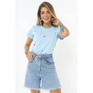 T-SHIRT FEMININA DE ALGODÃO VARIOS CORACOEZINHOS COLORIDOS - AZUL BEBE