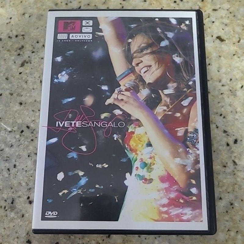 DVD + CD 'Ivete Sangalo Ao Vivo 10 Anos Salvador'.