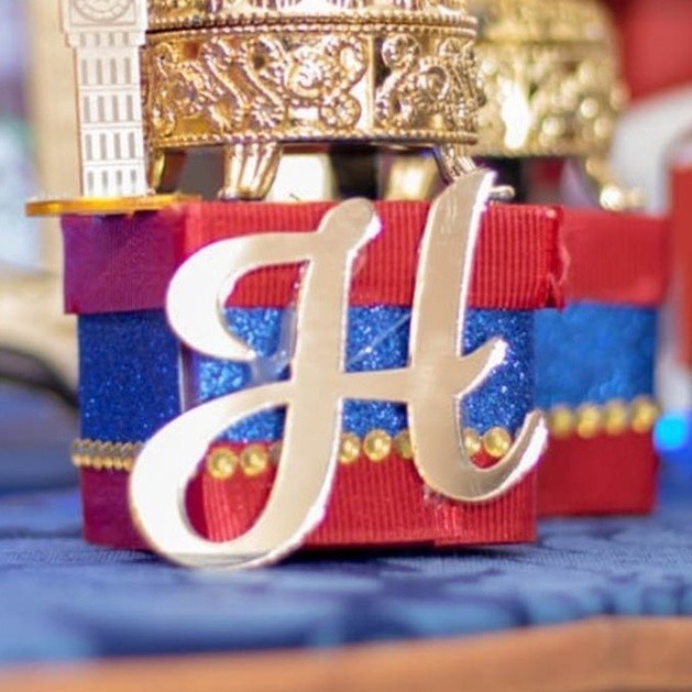 10 Aplique Inicial Letra Acrílico Espelhado Dourado TODAS MESMA LETRA em Oferta na Shopee