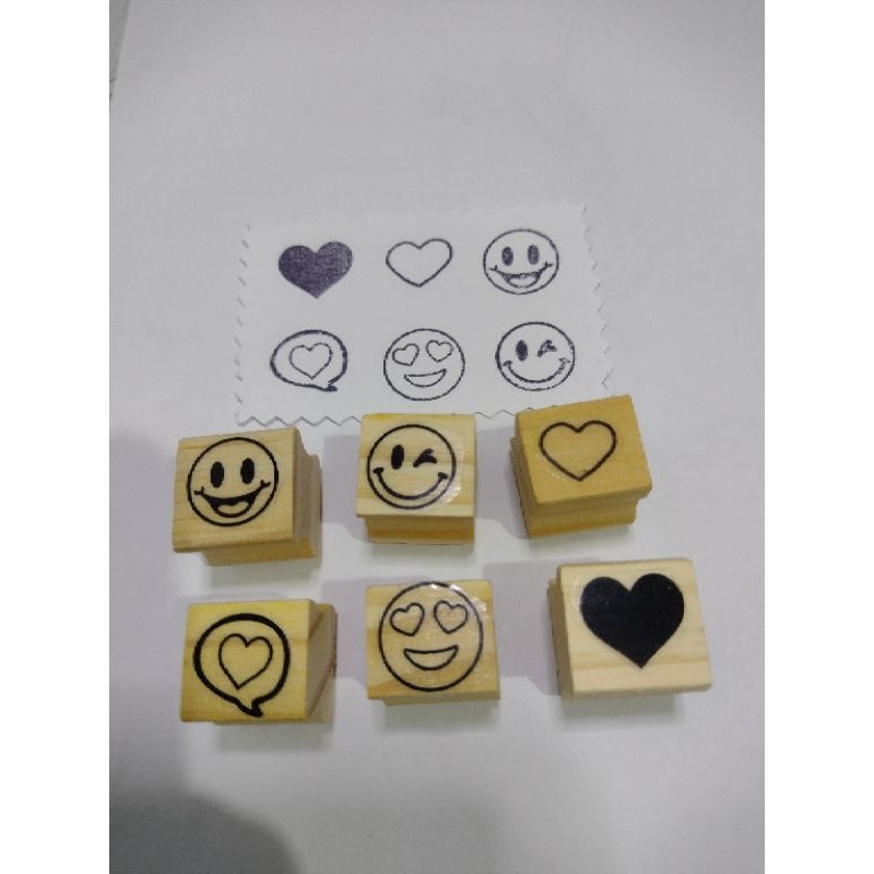 Kit 6 mini carimbos decorativos corações emoji + carimbeira