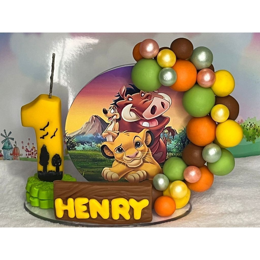 Vela Cenário Rei Leão Simba 2 Biscuit em Oferta na Shopee