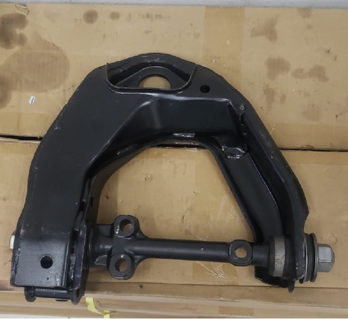 BANDEJA DA SUSPENSÃO HILUX 2.8 1988 EM DIANTE  COM BRAÇO LADO DIREITO REMANO TT14006C