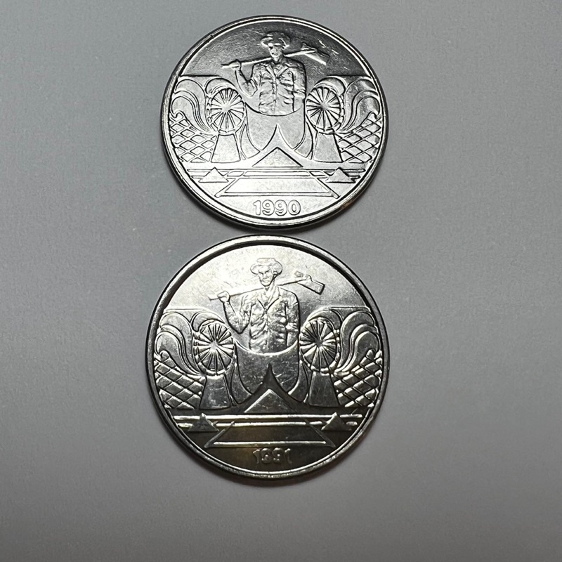 Lote com 2 Moedas de 5 Cruzeiros 1990 e 1991 Salineiro