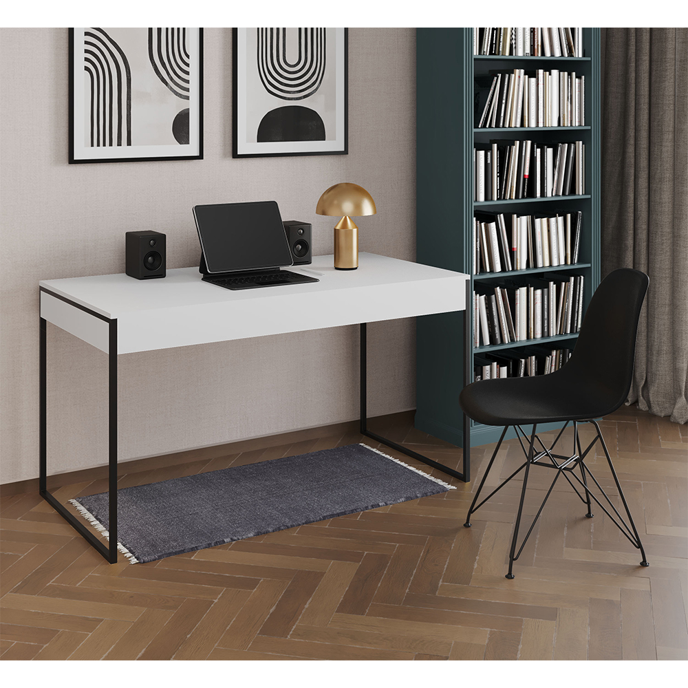 Escrivaninha Industrial Escritório Malta Branca Com 1 Cadeira Eames Eiffel Preta Base Ferro