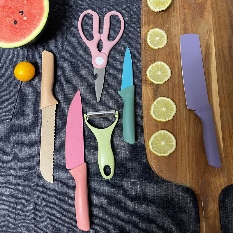 Facas Colorido Inox Com 6 Peças Sobre O Conjunto De Utensilio De Cozinha Em Inox