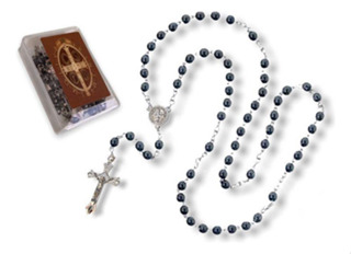 Terço Hematita São Bento Medalha Com Caixa 49cm em Oferta na Shopee