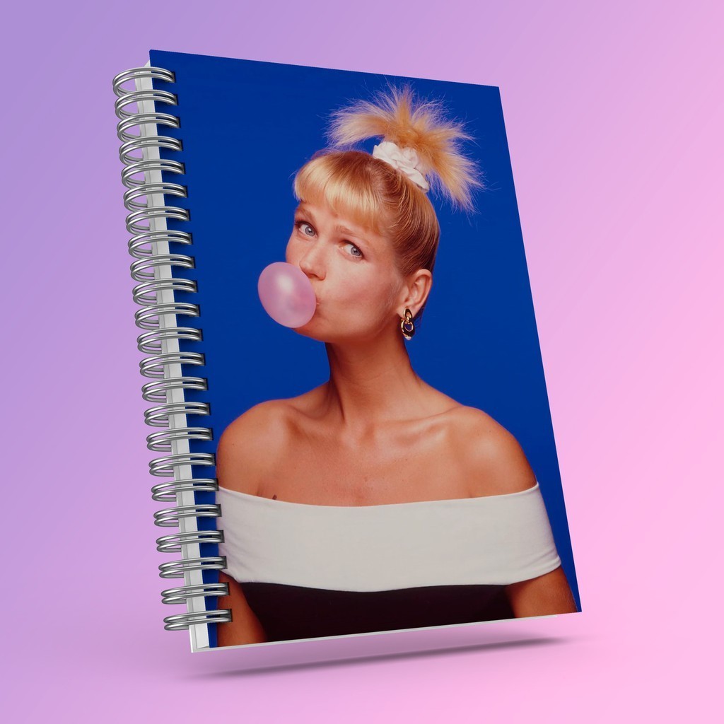 Caderno "Xuxa"  com brinde especial - Tamanho A5, capa dura.