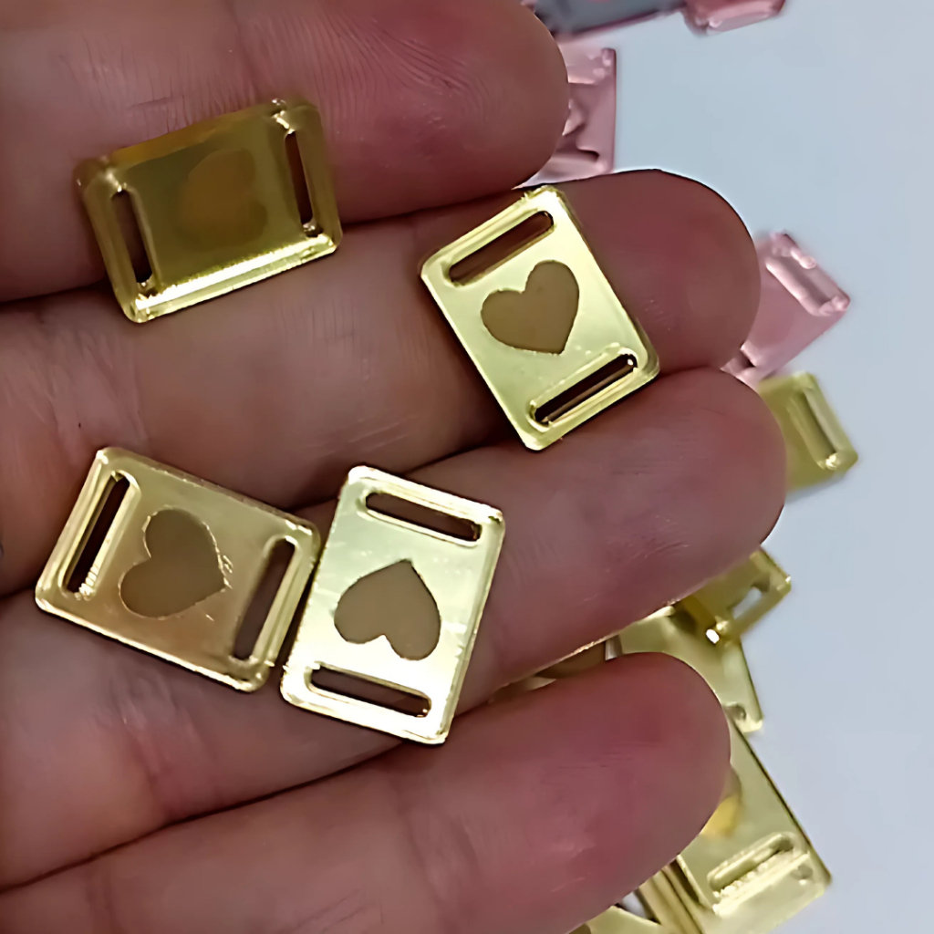 Mini Passantes Coração em Acrílico - 1,3x1 cm - Para Elástico 7mm e Encadernação em Oferta na Shopee