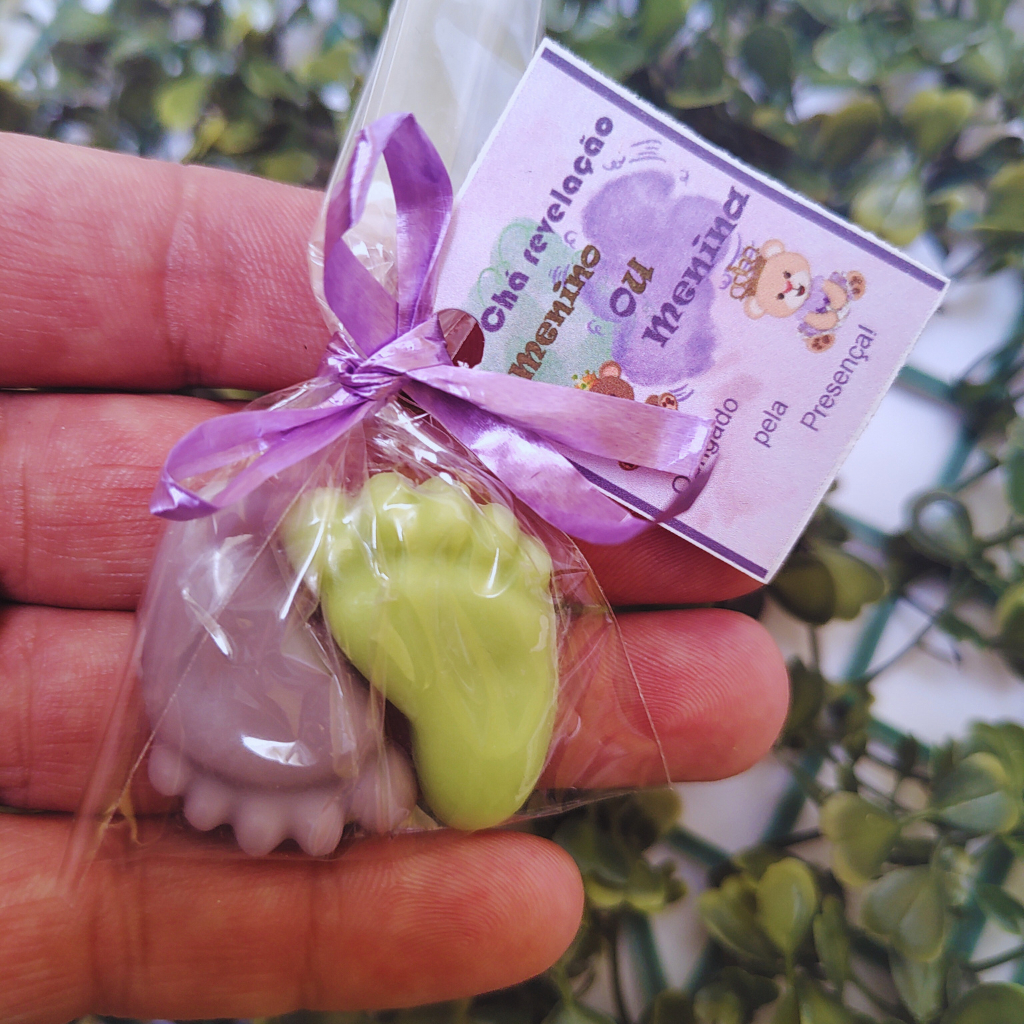 60 Mini Pezinhos de Sabonete para Chá de Bebê com Tag’s Personalizadas 30 pares