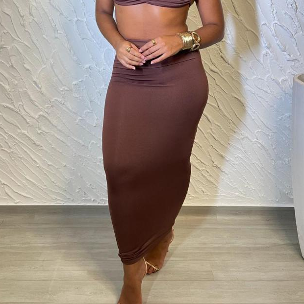 Saia MIDI Feminina Justa Lisa Cintura Alta em Oferta na Shopee