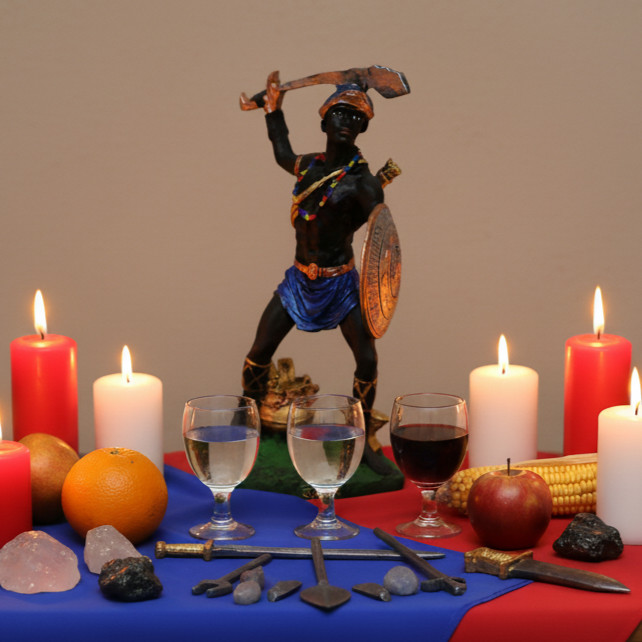 Imagem Ogum Orixá em Resina 23cm Estátua Umbanda Decoração Espiritual Guerreiro