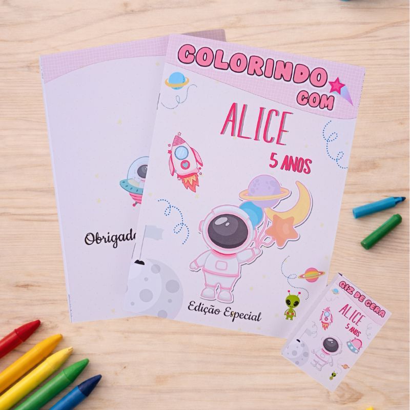 Revista de colorir com mini giz de cera Kit lembrancinha festa Personalizado - Astronauta Menina