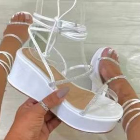 Sandália Anabela Amarração Strass Feminina🔥 Tendência 2026 Festa
💃 Plataforma Confortável
🚚 Envio Imediato Promoção