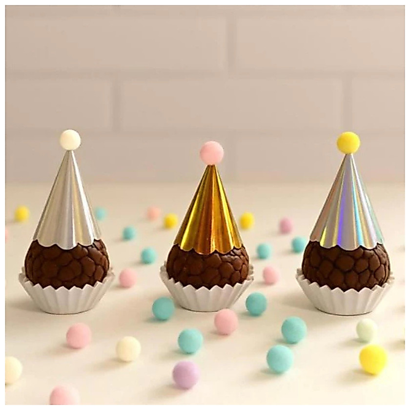 Kit Mini Chapéu para Brigadeiro e Doces Metalizado Decoração Festa de Aniversário com Pompom