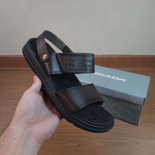 PEGADA SANDALIA DE COURO MACIA CONFORTAVEL RESISTENTE CHINELO REF 134203-02 MARROM em Oferta na Shopee