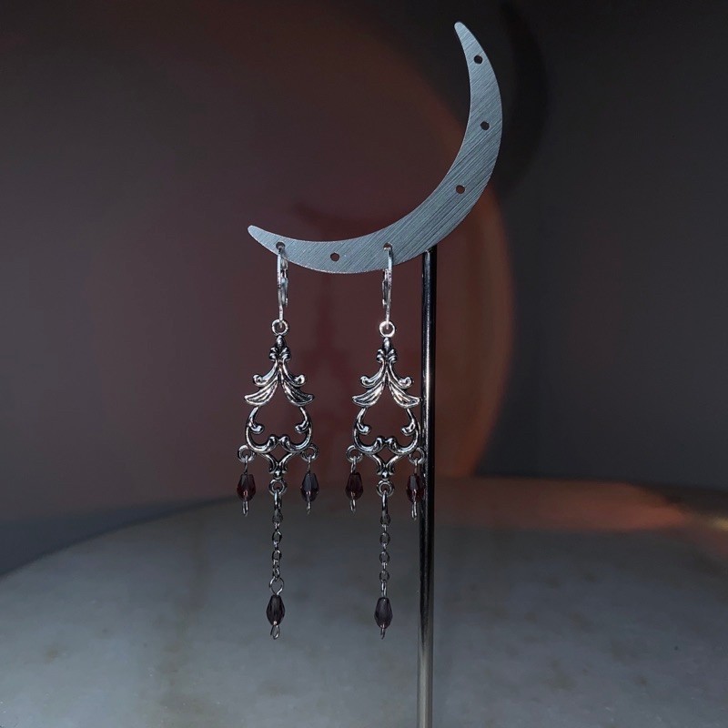 Brinco Gótico Místico whimsigoth prata e dourado com cristais escuros Fada fairycore alternativos earring bruxa