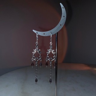 Brinco Gótico Místico whimsigoth prata e dourado com cristais escuros Fada fairycore alternativos earring bruxa