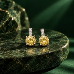 Brinco Moissanite 5mm Prata 925 com Banho de Ródio Amarelo Elegante