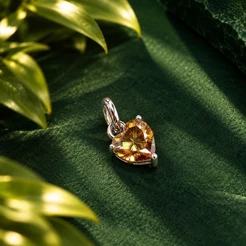 Pingente Moissanite Coração Marrom 7,7mm com Banho de Ródio Negro em Prata 925