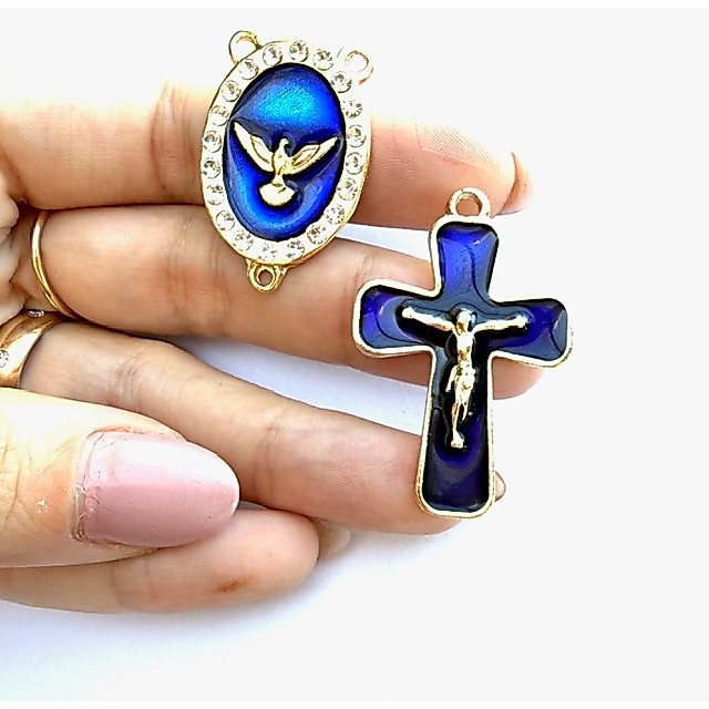 KIT - ENTREMEIO DIVINO ESPIRITO SANTO + CRUZ ESMALTADA (1 DUPLA) PARA MONTAGEM DE TERÇO COM STRASS