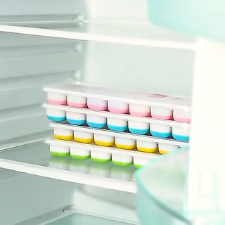 Kit com UMA ou DUAS Formas  De Gelo Com Fundo De Silicone Flexível E Tampa Rígida Empilhável Livre de BPA Prática