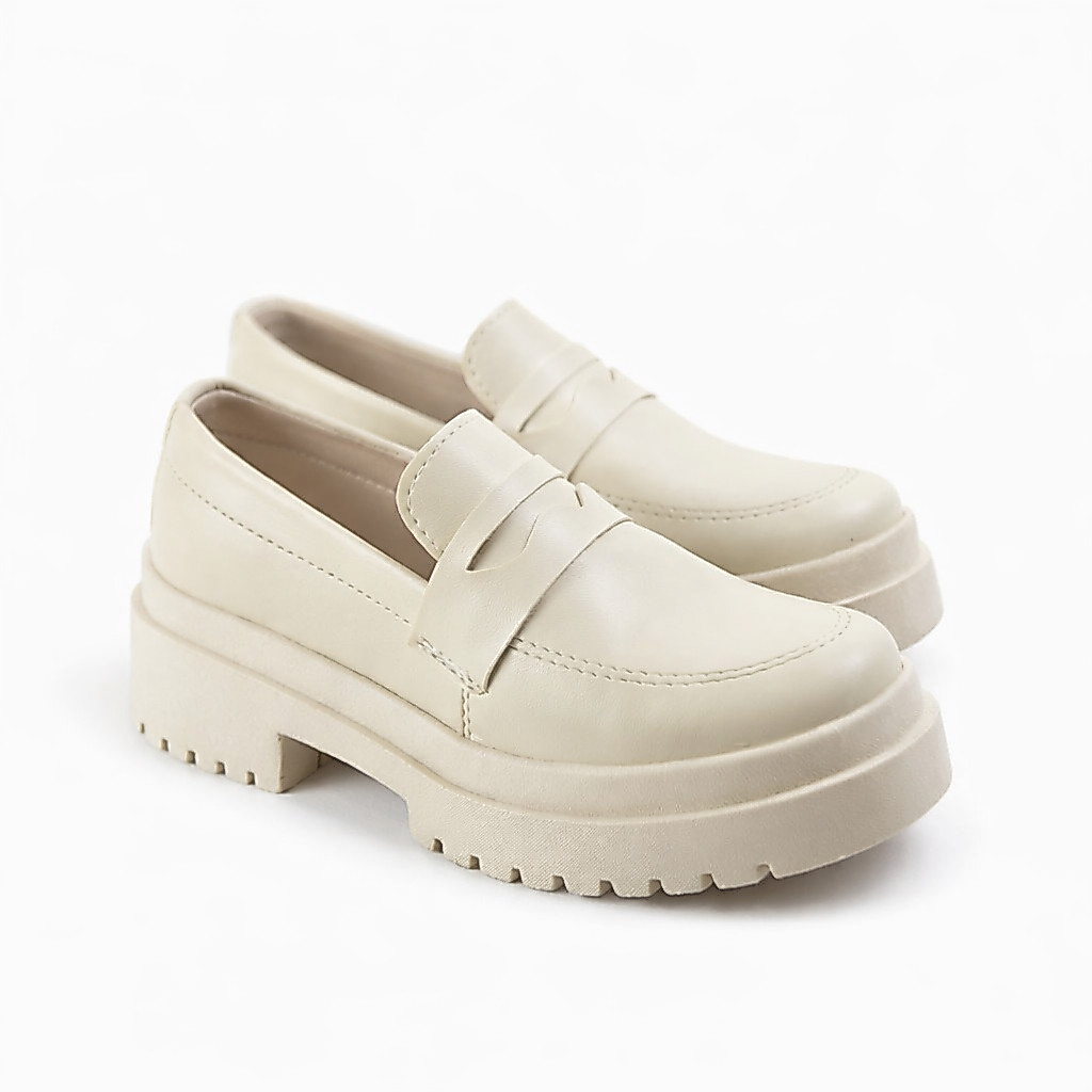 Mocassim Feminino Sapato Sola Plataforma Tratorada Elegante Confortável Preto Off White Metal Liso