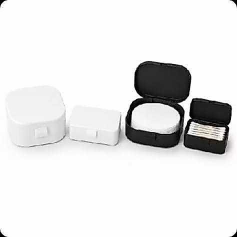 Kit de Estojo para Hastes Flexíveis e Discos de Algodão – Compacto, Higiênico e Ideal para Viagens