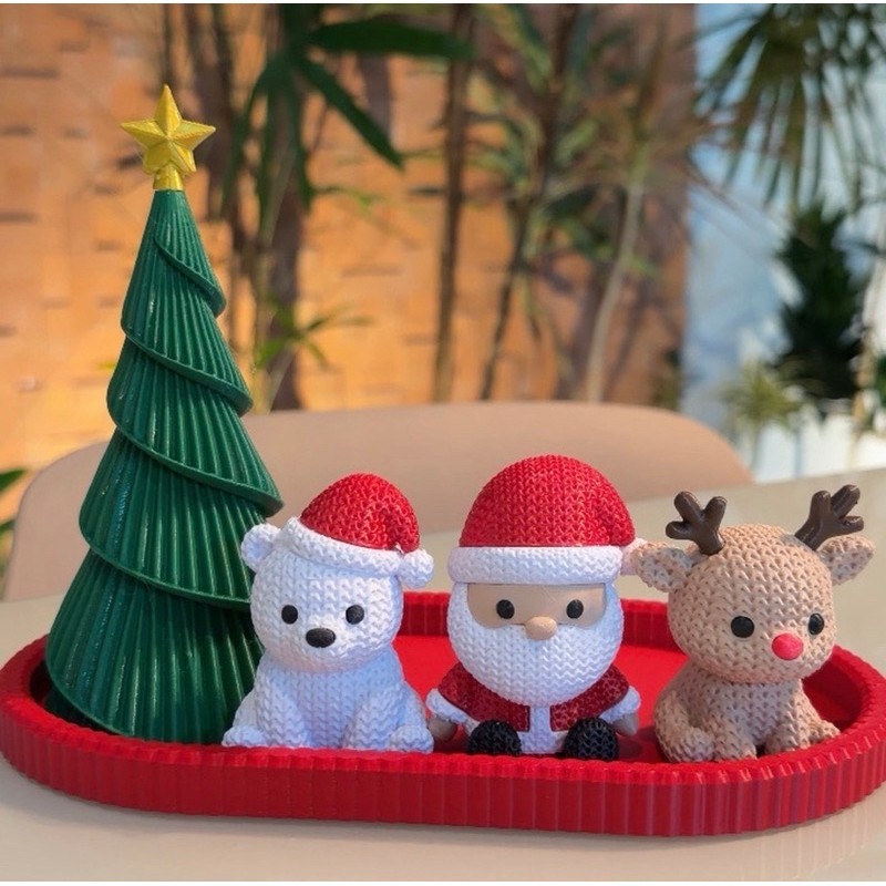 Kit Decoração Natal Bandeja Vermelha + Árvore + Papai Noel Ursinho Rena Tricô Fofa