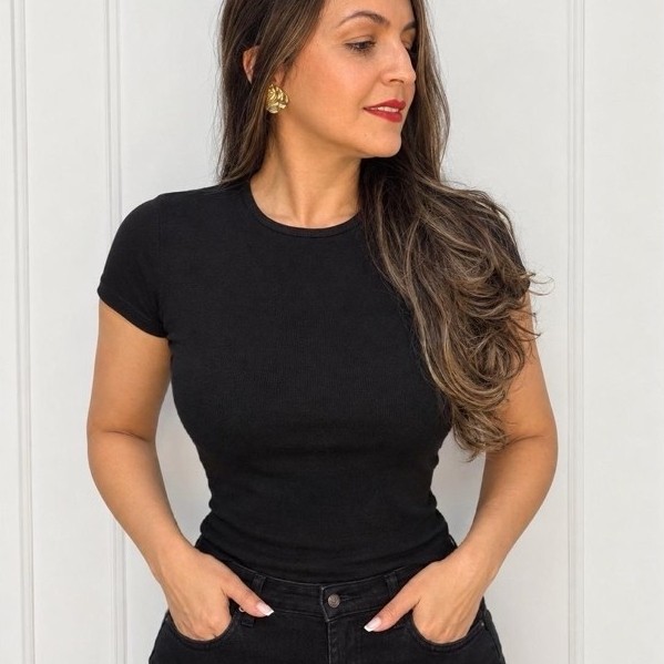 Blusa Canelada Feminina Básica – Confortável, Estilosa e Versátil