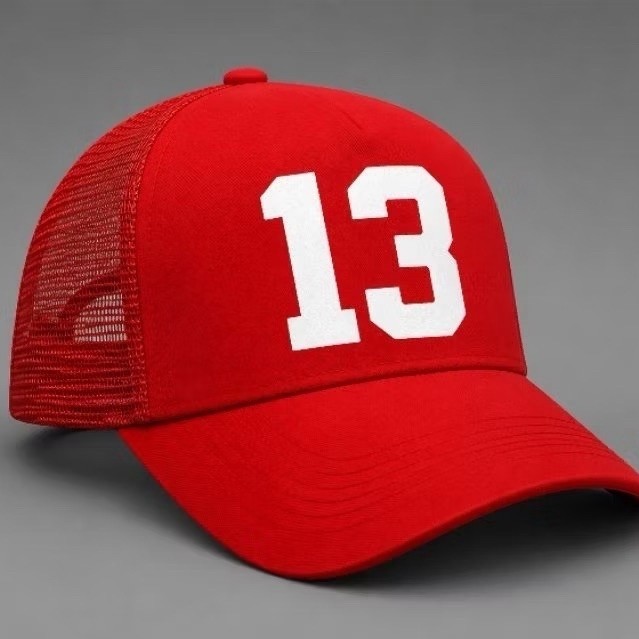 Boné Trucker 13 Vermelho Respirável com Ajuste Envio Imediato