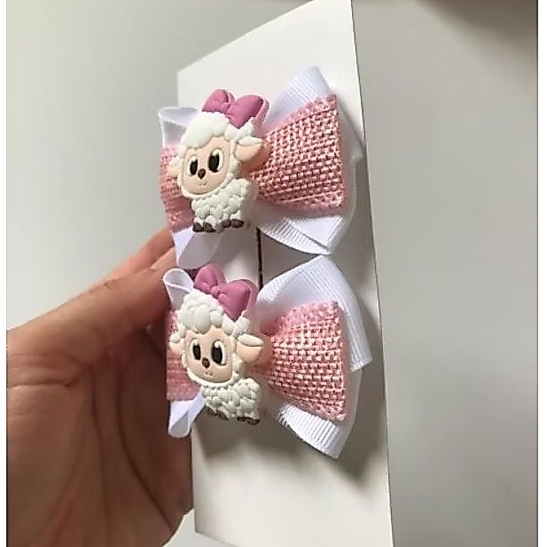 Par de Laços Infantil Ovelhinha Rosa Luxo No Bico de Pato Pascoa — imagem 2 de 2