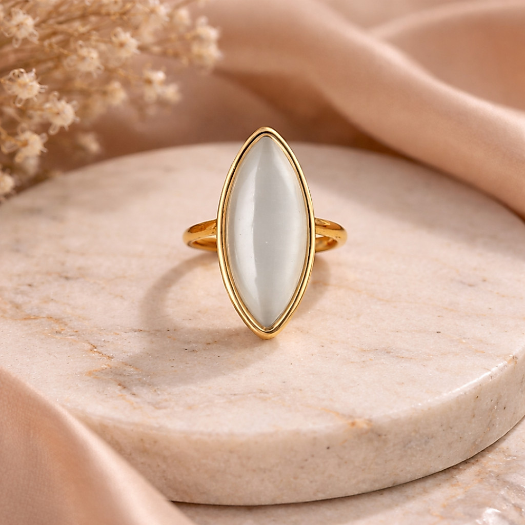 Anel Feminino Dourado com Pedra da Lua Grande Elegante Luxo