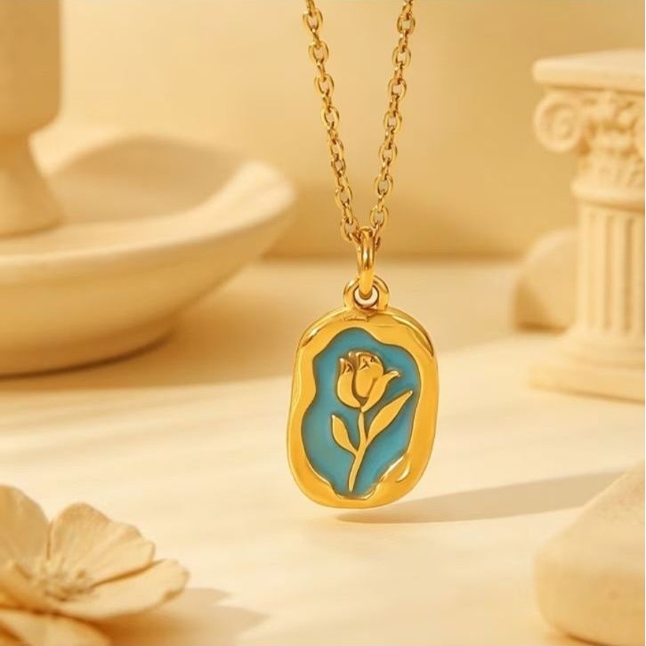 Colar com pingente rosa dourado formato oval estilo floral feminino