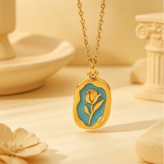 Colar com pingente rosa dourado formato oval estilo floral feminino