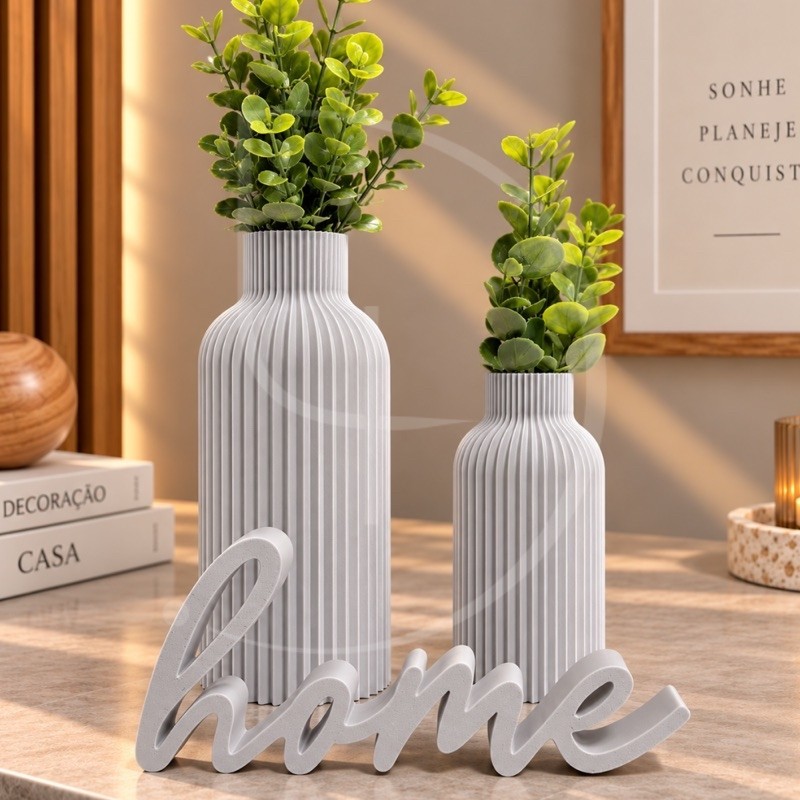 Kit Decoração Vasos Canelados Minimalista Planta Artificial Inclusa Letreiro Home Enfeite Sala Rack Aparador Presente