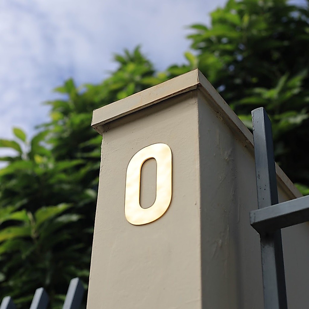 Número Residencial Decorativo para Área Externa ou Interna 13cm Dourado Espelhado em Acrílico
