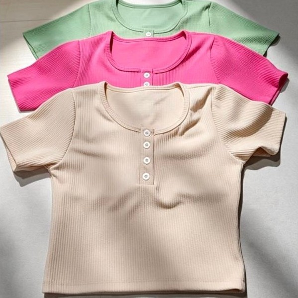 Kit de 3 Blusas Cropped Estilosas para Look Moderno e Versátil em Tecido Macio e Confortável Ideal para Atualizar