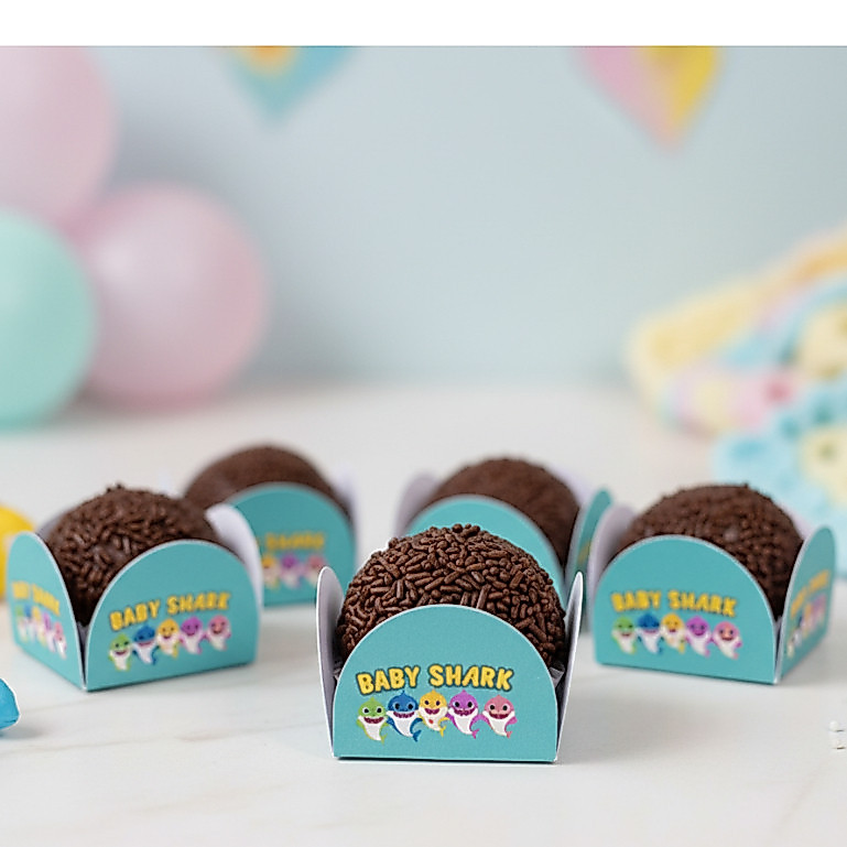100 Forminhas Brigadeiro Docinho 4 Pétalas Baby Shark Azul Para Festas Aniversários Eventos Doces Confeitaria Beijinho