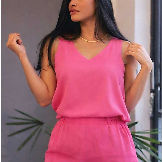 Blusa Regata Feminina Plus Size Decote V - Elegante Duna, Confortável e Versátil